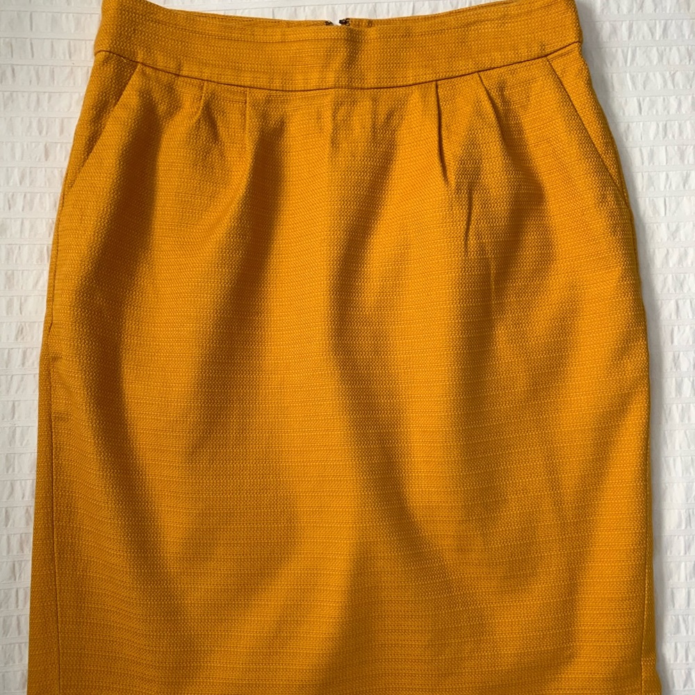 •Banana republic pencil skirt•